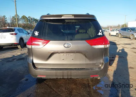2011 Toyota Sienna Xle V6 из США, поврежденный, VIN 5TDYK3DC9BS155391